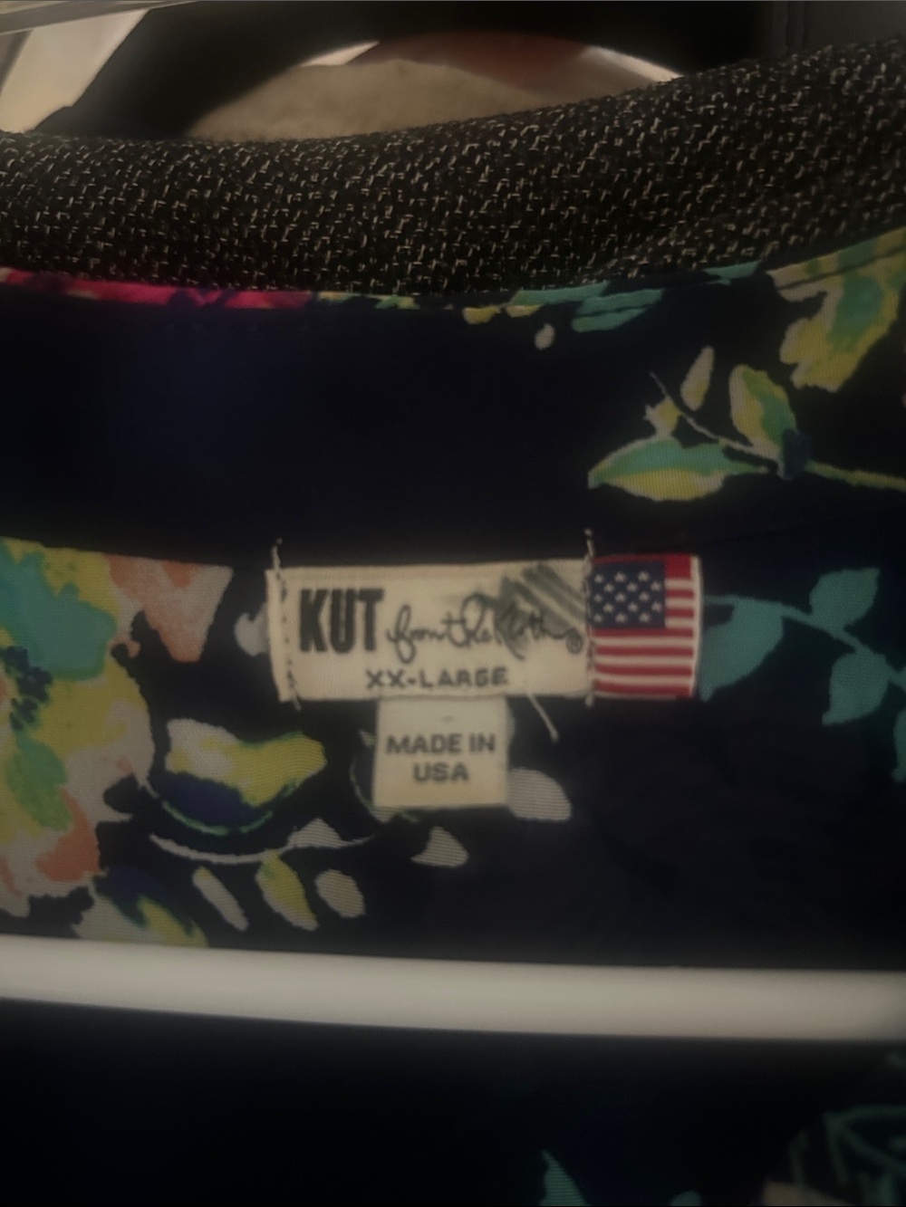 Kut from the Kloth Navy Floral V-Neck Button Blouse - Picture 2 of 4